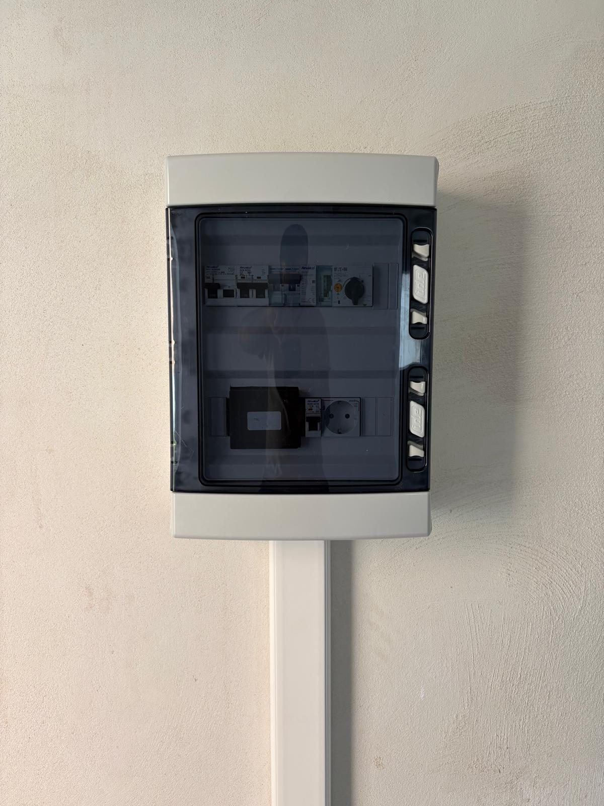 Subcuadro eléctrico estanco para instalación de piscina